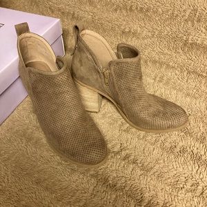 Madden Girl Eviita   Taupe. Size 8.5
